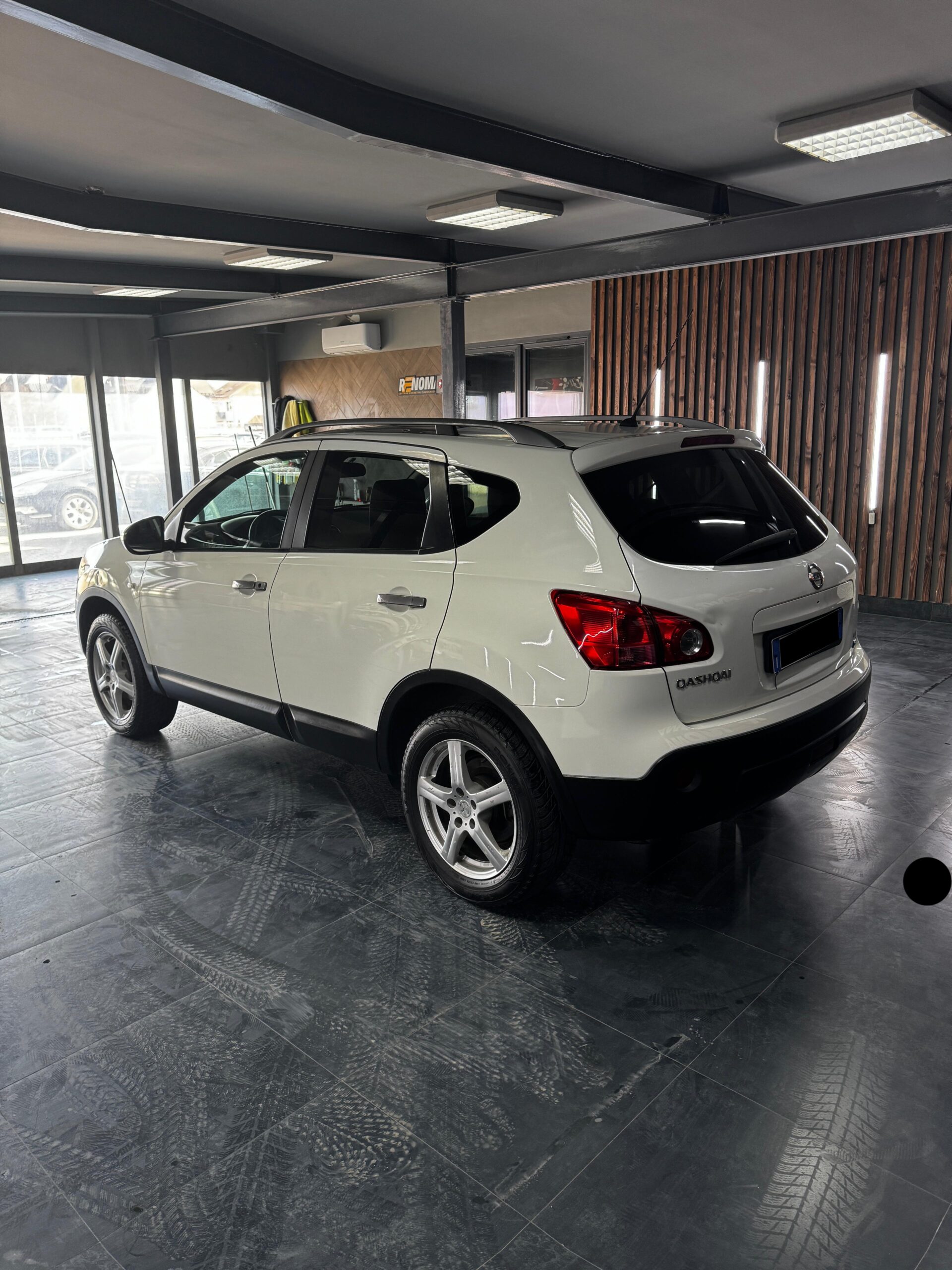 
								nissan qashqai jest pełny									