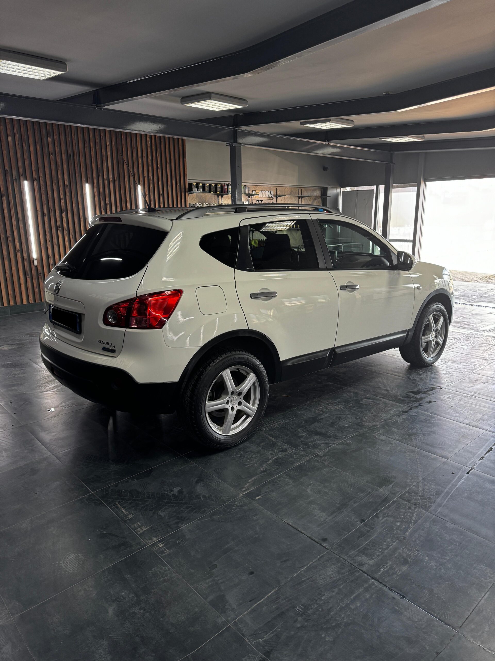 
								nissan qashqai jest pełny									