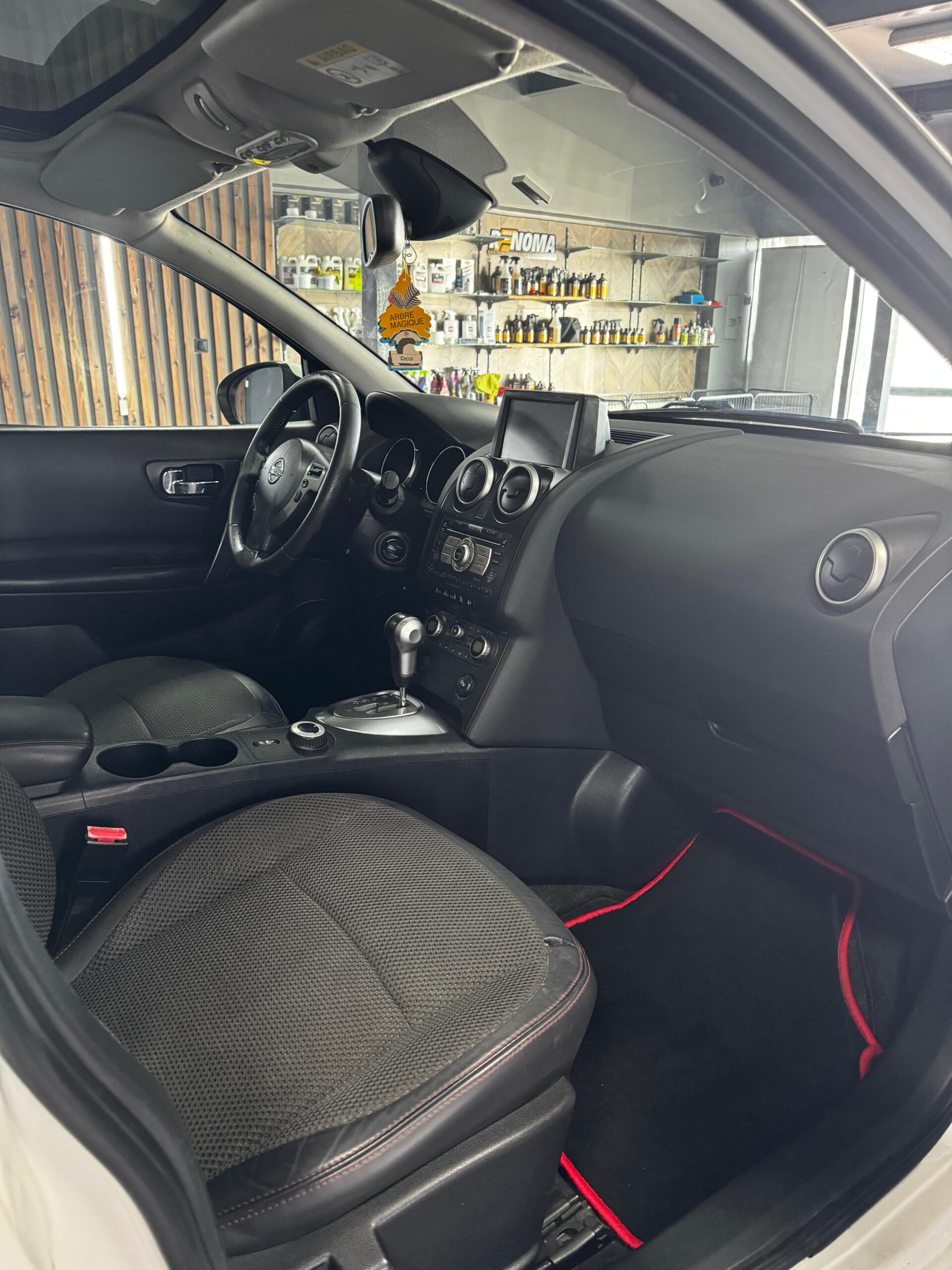 
								nissan qashqai jest pełny									