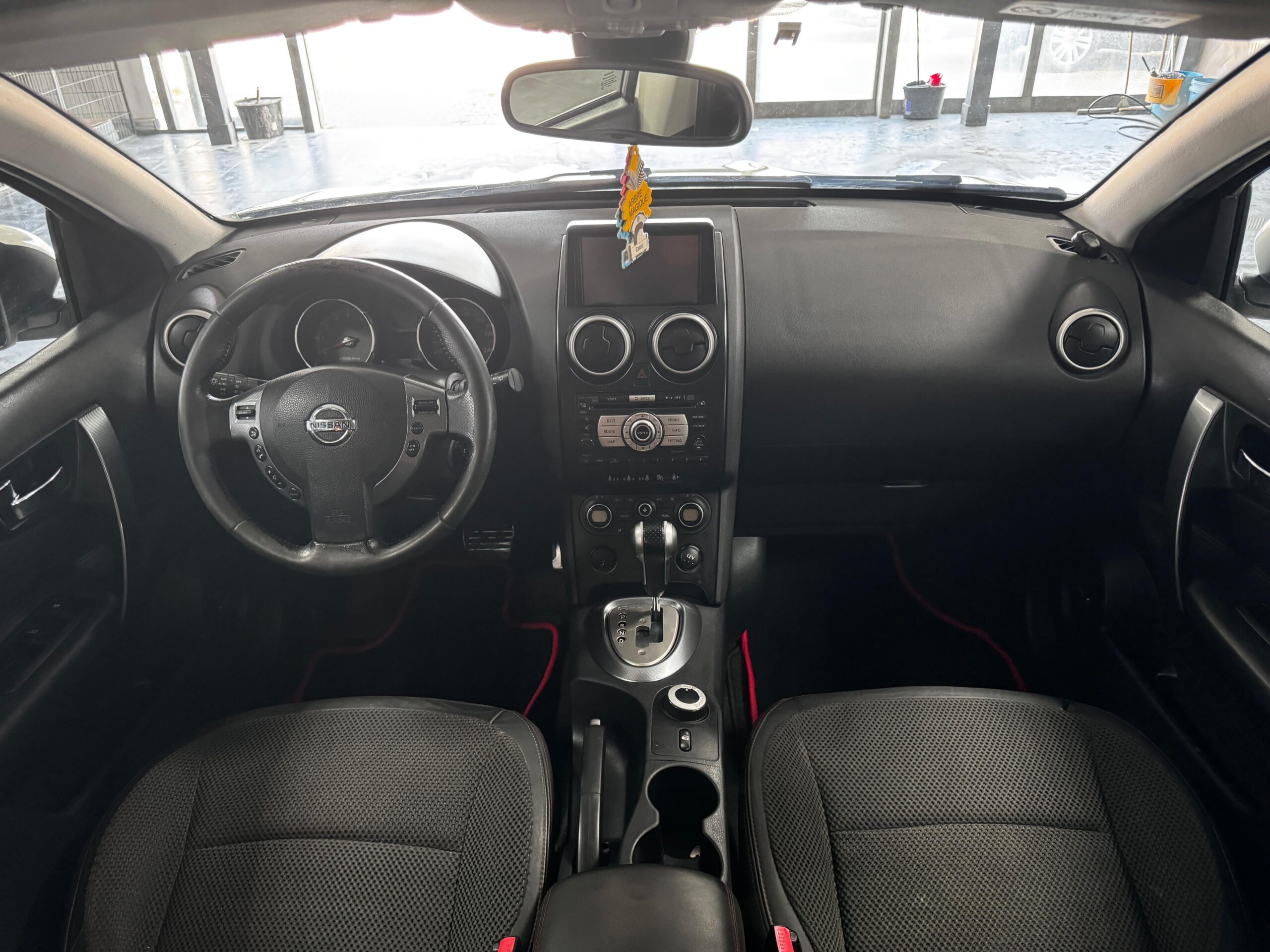 
								nissan qashqai jest pełny									