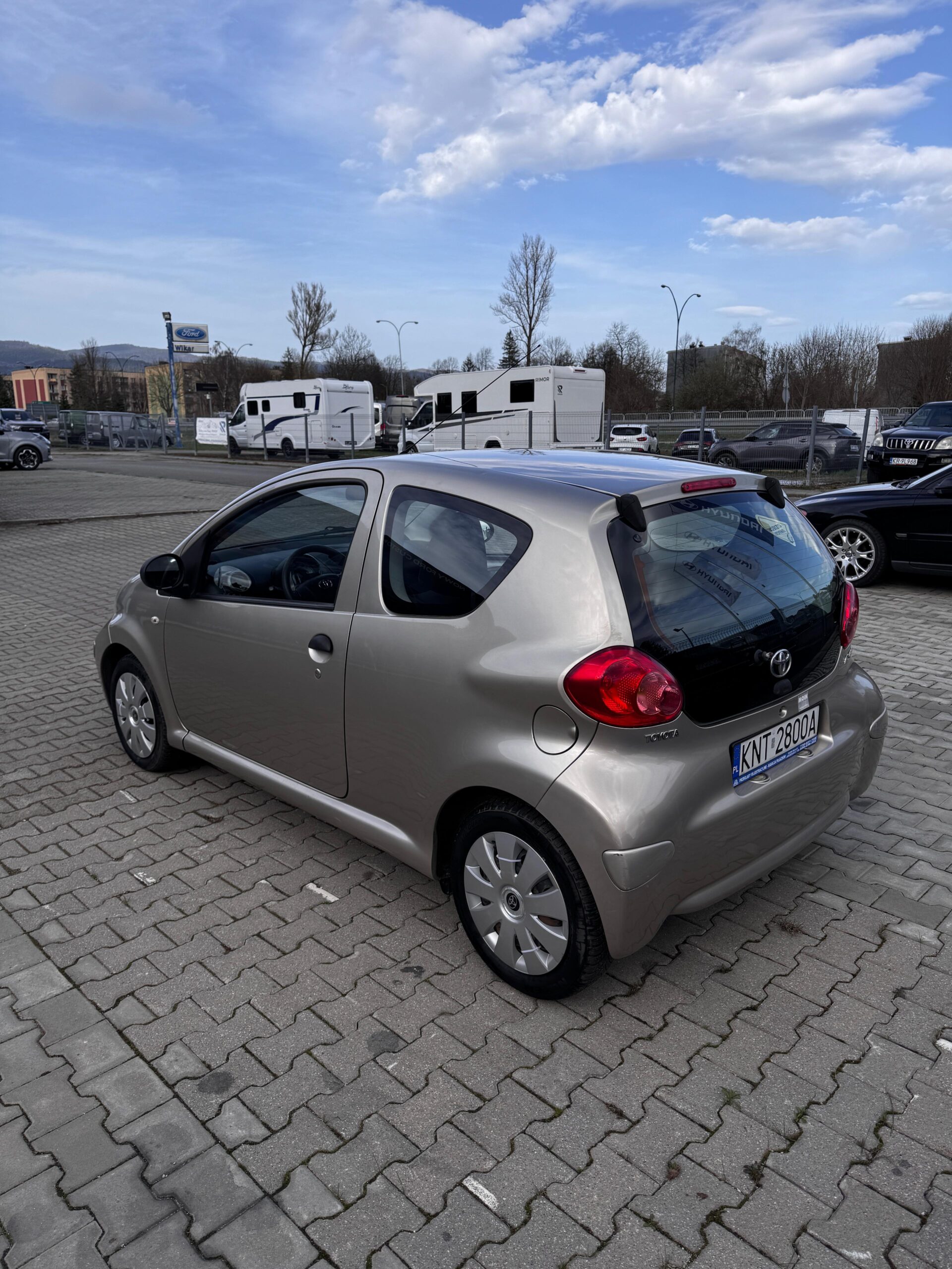 
								toyota aygo jest pełny									
